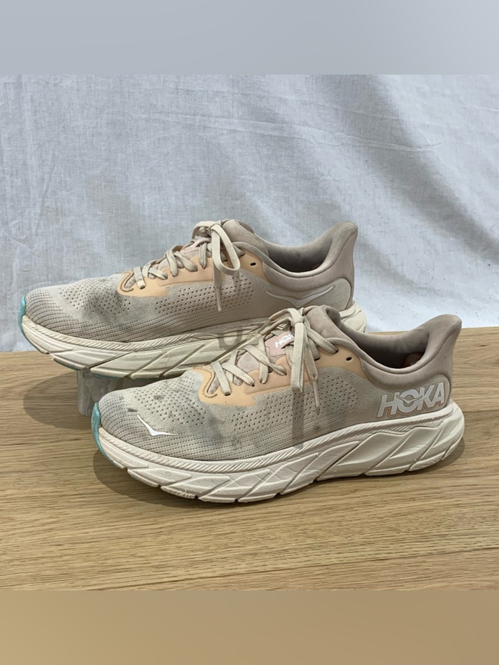 Hoka One One Arahi 7 Women’s Size 9.5 B Oat Milk Barley Running Shoes